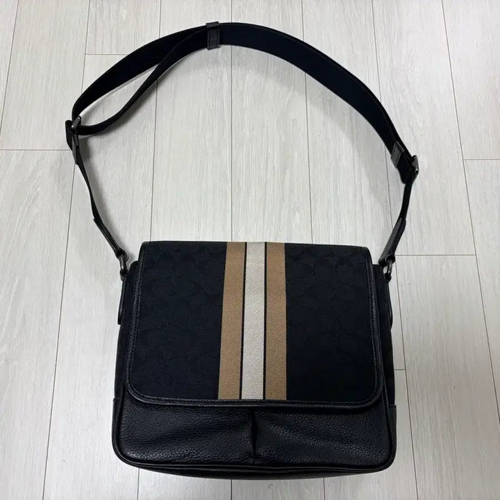 [BUNJANG] Coach Messenger Bag / 코치 남성 메신저백