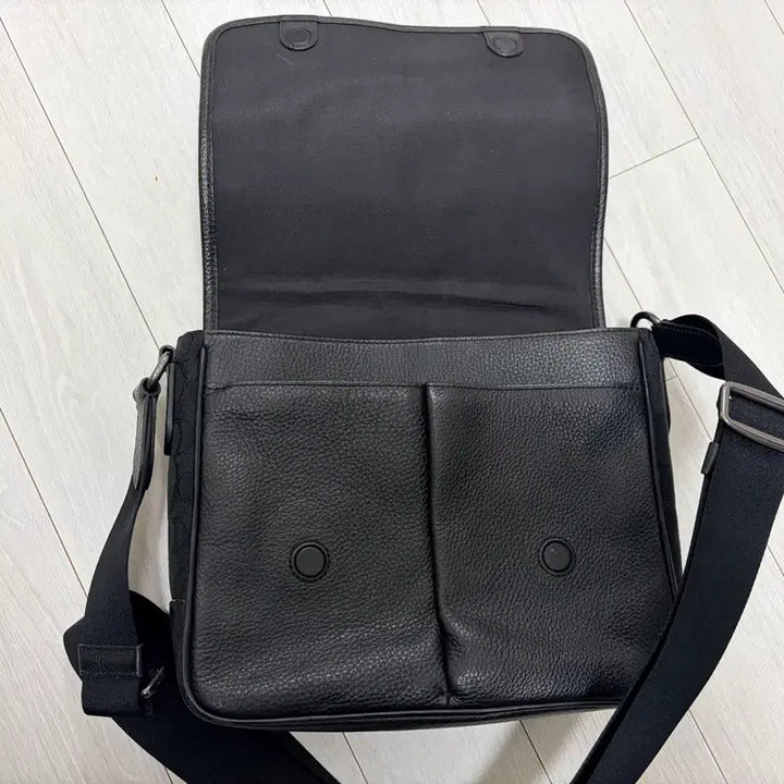 [BUNJANG] Coach Messenger Bag / 코치 남성 메신저백