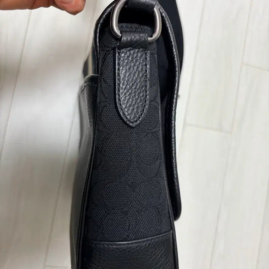 [BUNJANG] Coach Messenger Bag / 코치 남성 메신저백