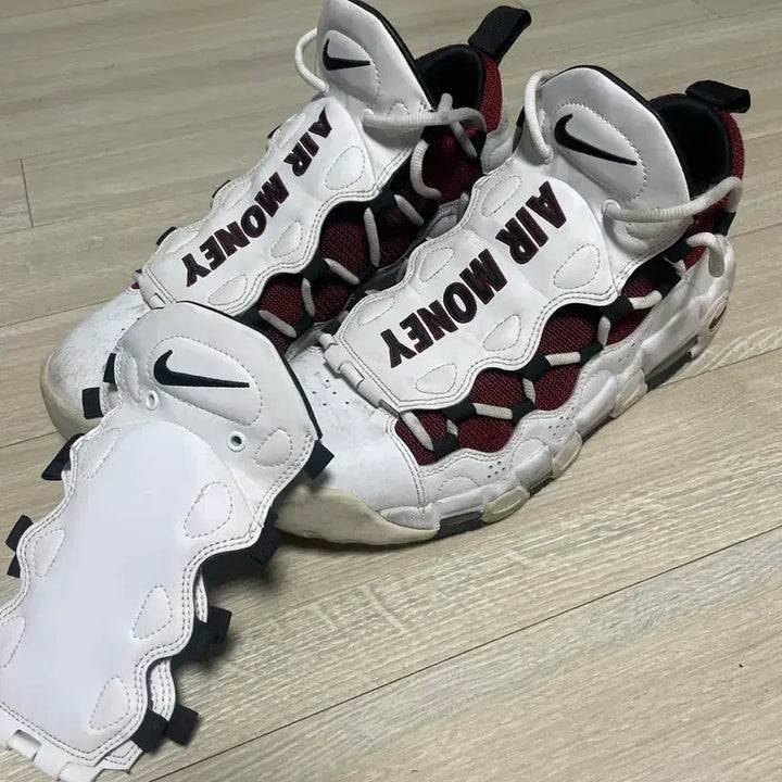 [BUNJANG] Nike Air More Money Sneakers / 나이키 운동화 에어모어머니 270