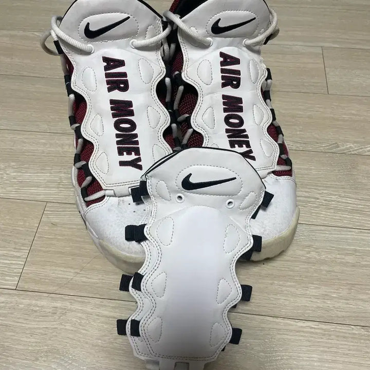[BUNJANG] Nike Air More Money Sneakers / 나이키 운동화 에어모어머니 270