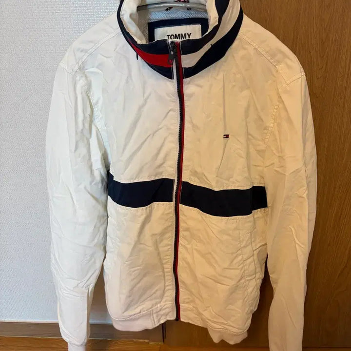 [BUNJANG] Tommy Hilfiger White Windbreaker Jacket (M) / 타미 힐피거 타미진스 화이트 바람막이 점퍼 M