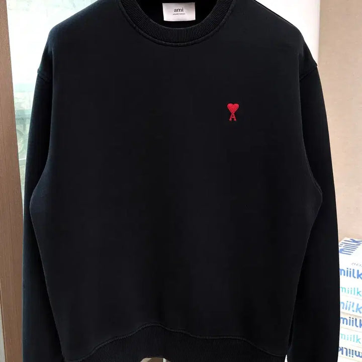 [SOLD OUT] 아미 스몰하트 맨투맨 블랙 L