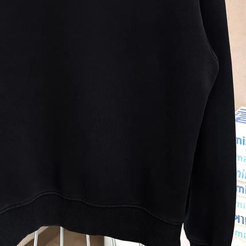 [SOLD OUT] 아미 스몰하트 맨투맨 블랙 L