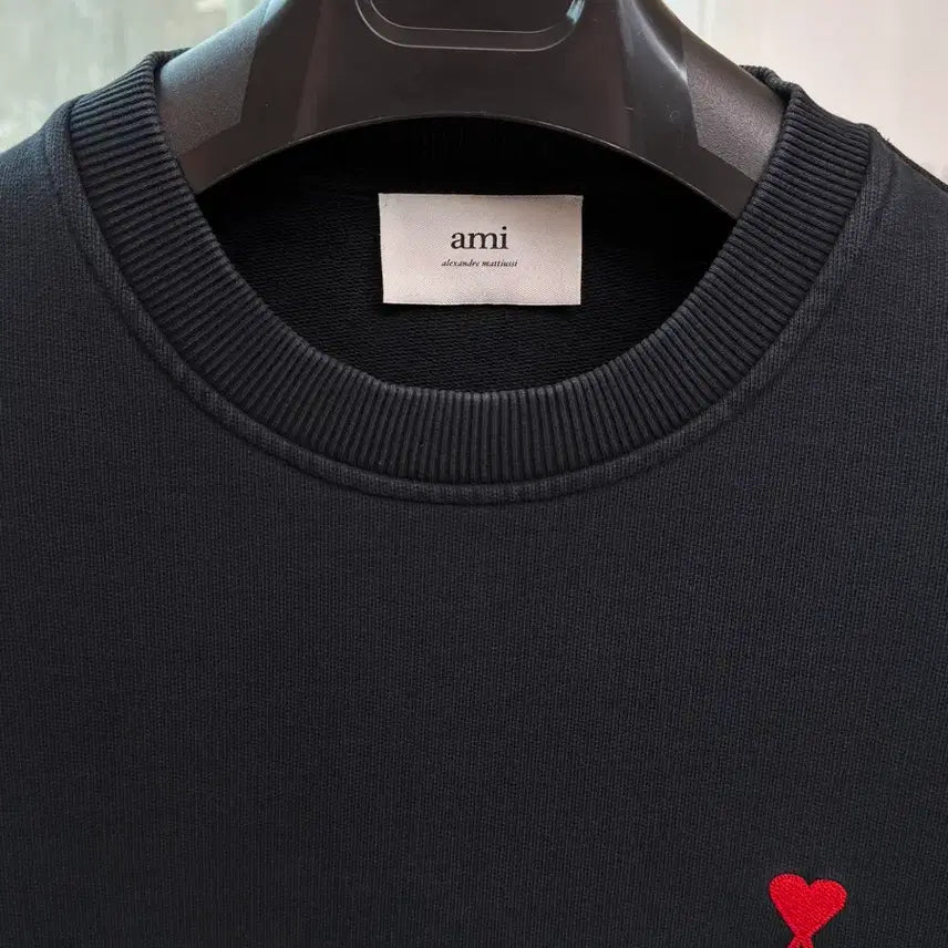 [SOLD OUT] 아미 스몰하트 맨투맨 블랙 L