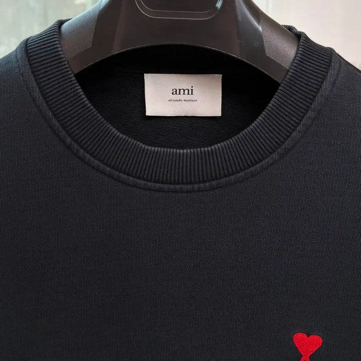 [SOLD OUT] 아미 스몰하트 맨투맨 블랙 L