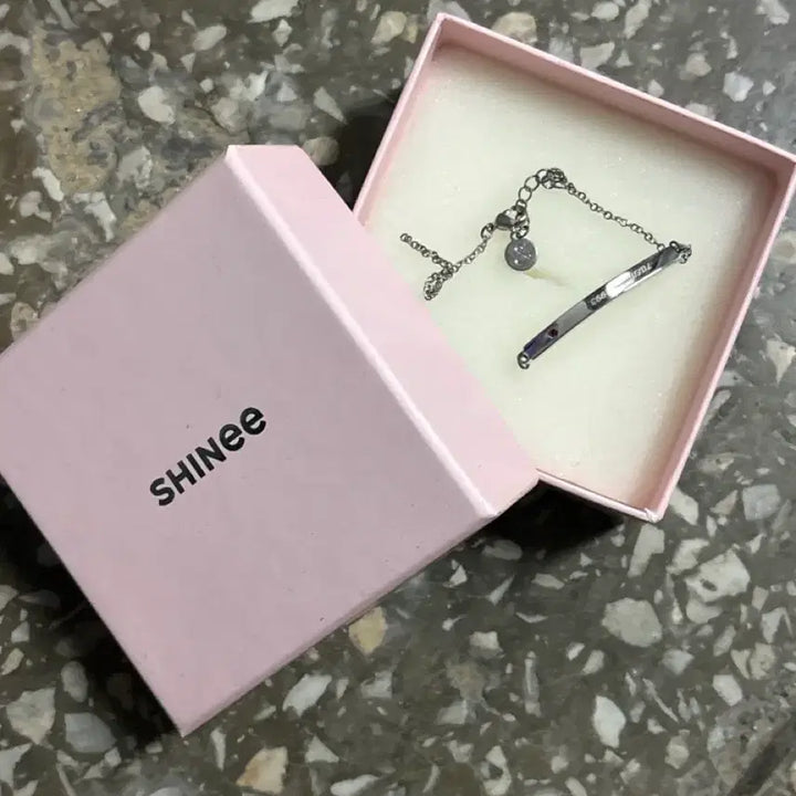 [SOLD OUT] 태민 공식 탄생석 팔찌 (실버)