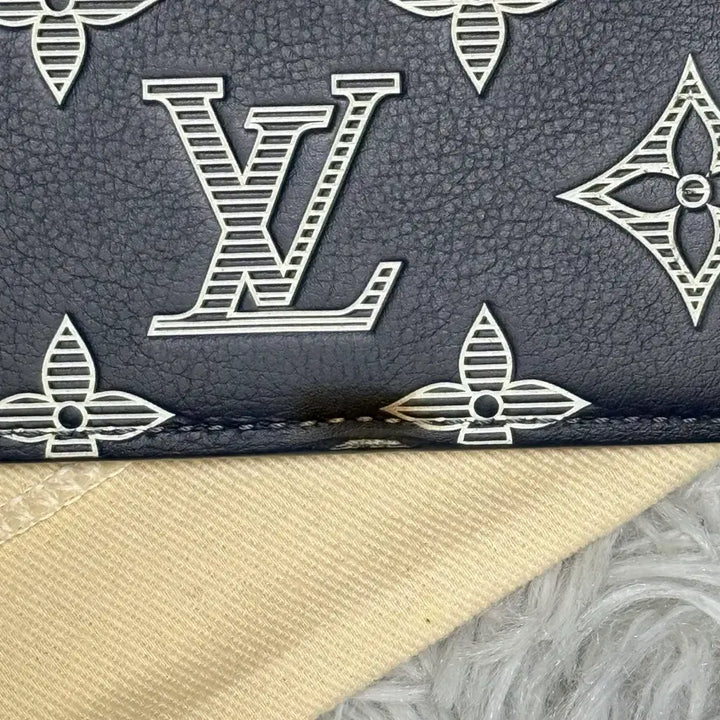 [BUNJANG] Louis Vuitton Shadow Card Wallet Navy / [OS] 루이비통 쉐도우 카드지갑 네이비