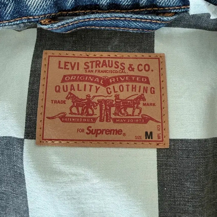 [BUNJANG] Supreme Levi's Denim Trucker Jacket / [M] 슈프림 X 리바이스 데님 트러커 자켓 14FW