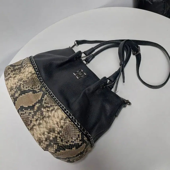 [BUNJANG] Daks Black Leather Crossbody Bag / 닥스 블랙 가죽 뱀피 패턴