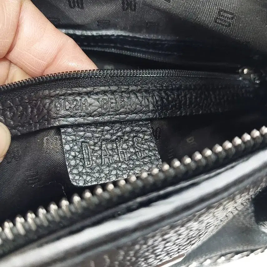 [BUNJANG] Daks Black Leather Crossbody Bag / 닥스 블랙 가죽 뱀피 패턴