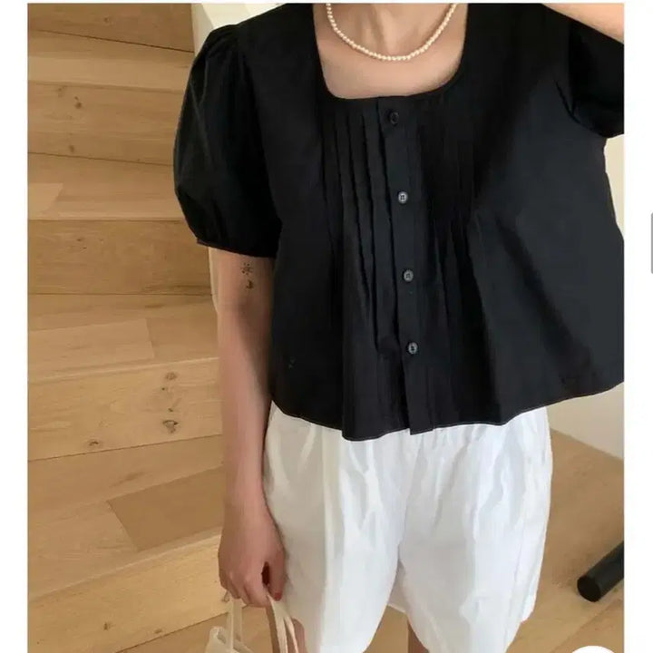 [BUNJANG] AndMellow Melo Pinstripe Crop Blouse Black / 앤드멜로우 멜로핀턱크롭블라우스 블랙