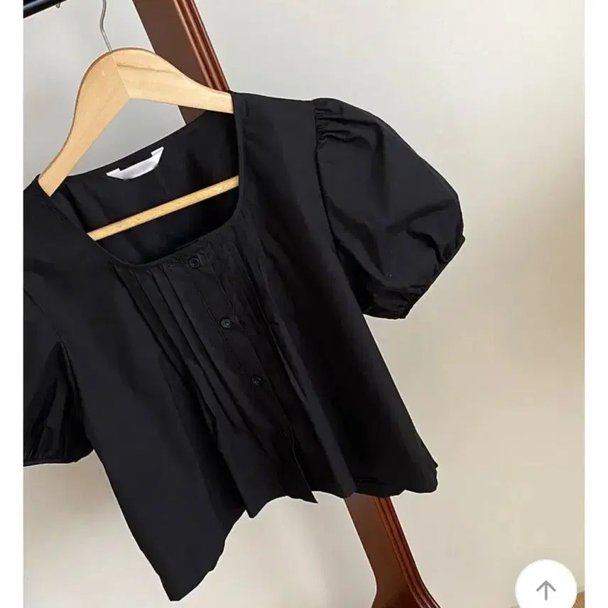 [BUNJANG] AndMellow Melo Pinstripe Crop Blouse Black / 앤드멜로우 멜로핀턱크롭블라우스 블랙