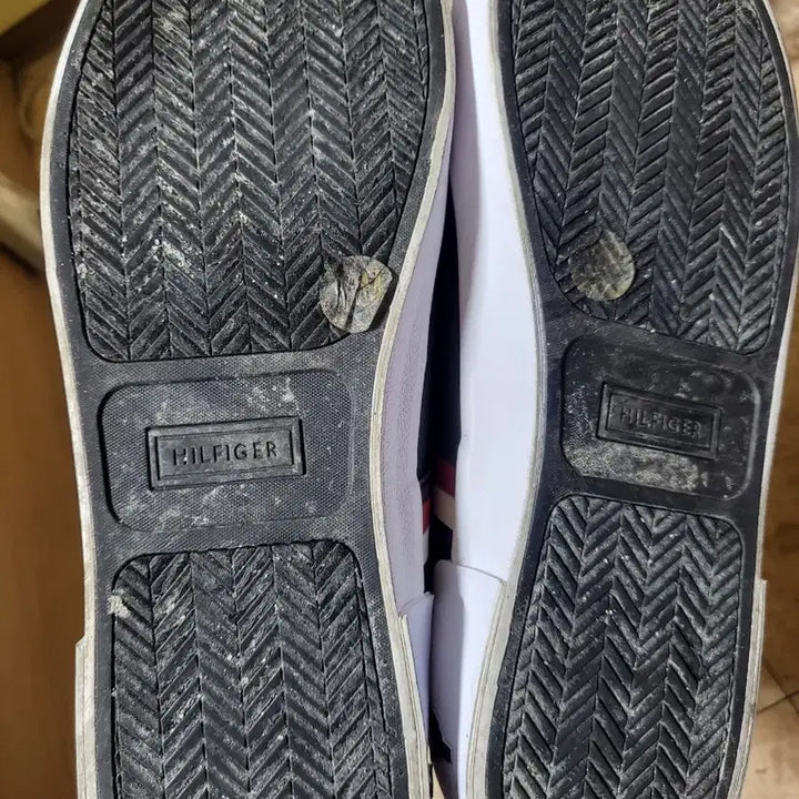 [BUNJANG] Tommy Hilfiger Sneakers (300cm) / 타미 힐피거 스니커즈 300cm