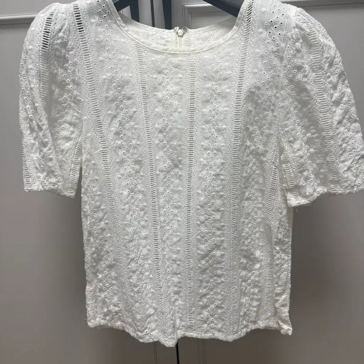 [BUNJANG] &IOU Punching Lace Blouse / 앤드아이오유 aiou 펀칭 레이스 블라우스