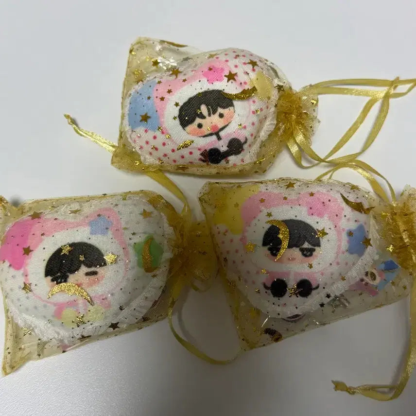 엔시티위시 다님 삼쿠 쿠션키링+아크릴키링+핀버튼 세트 리쿠 유우시 사쿠야