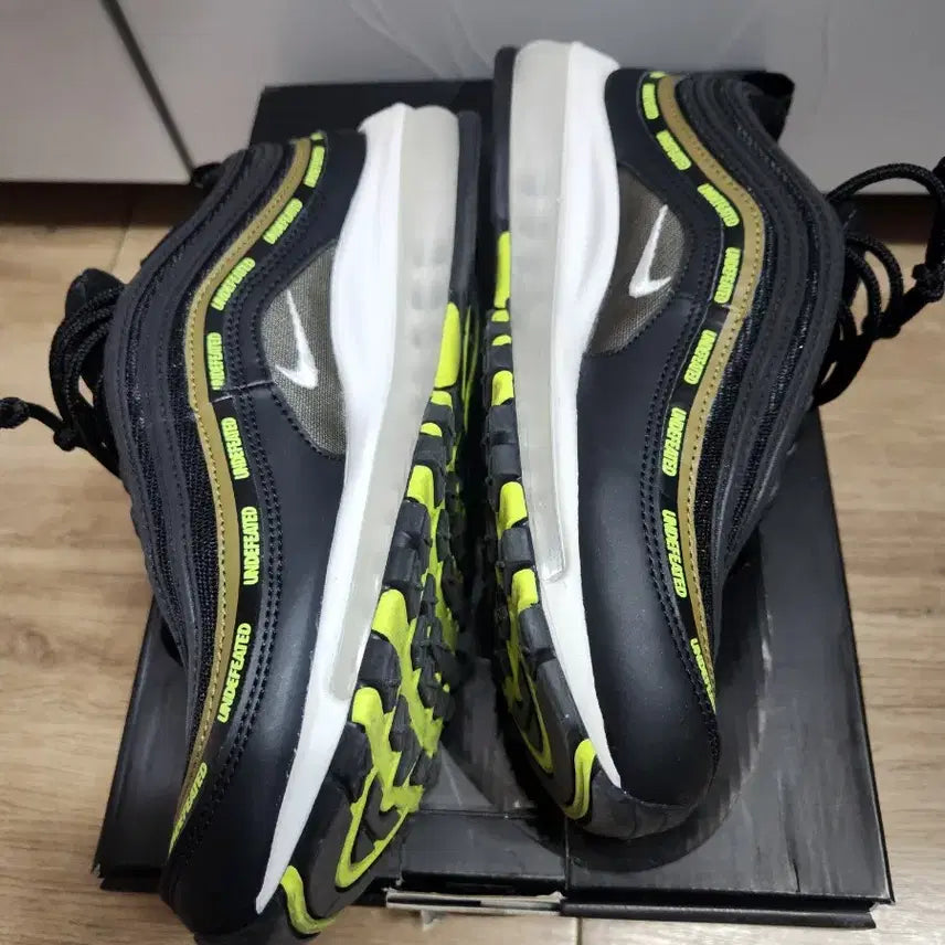 [BUNJANG] Nike Air Max 97 Undefeated Black Volt (Size 260) / 맥스 97 언디핏 블랙볼트  260