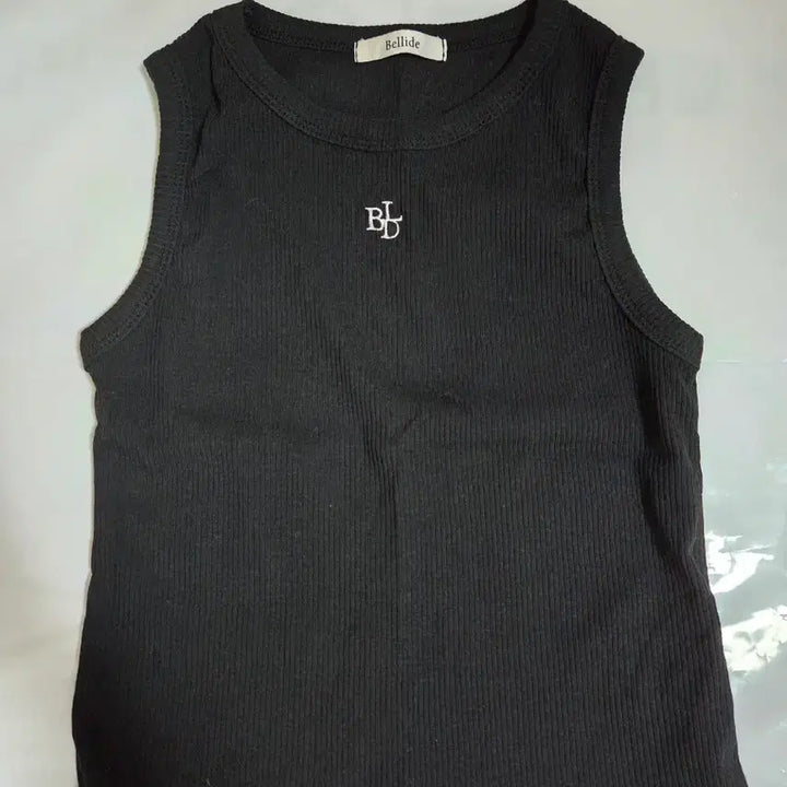 [BUNJANG] Vaydelly Black Tank Top / 에이블리 베이델리 블랙 나시