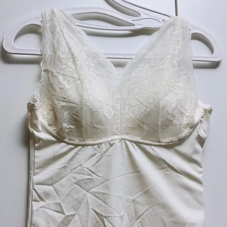 [BUNJANG] 레이스 캡내장 브라탑 화이트/스타일좋은 / 레이스 캡내장 브라탑 화이트/스타일좋은