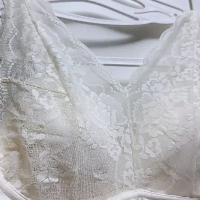 [BUNJANG] 레이스 캡내장 브라탑 화이트/스타일좋은 / 레이스 캡내장 브라탑 화이트/스타일좋은