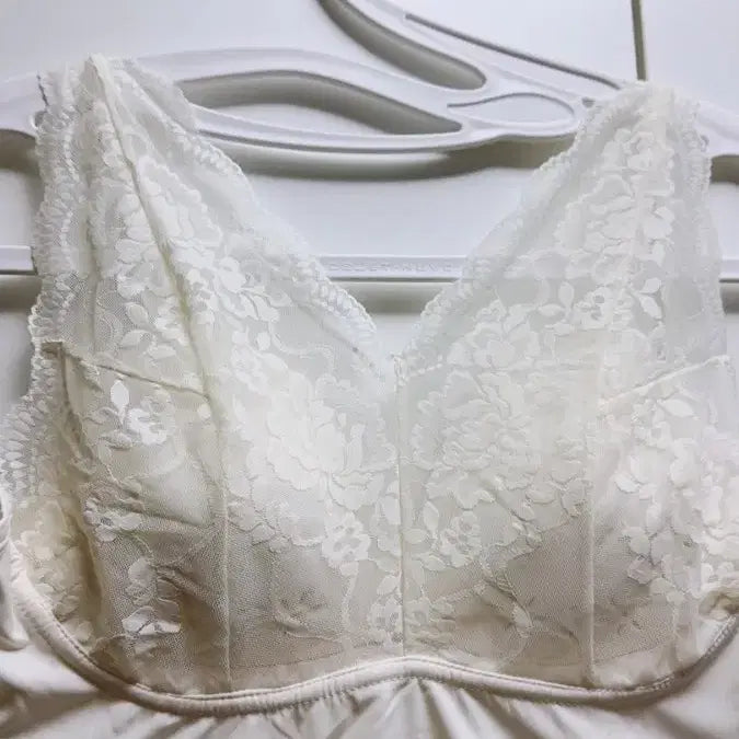 [BUNJANG] 레이스 캡내장 브라탑 화이트/스타일좋은 / 레이스 캡내장 브라탑 화이트/스타일좋은