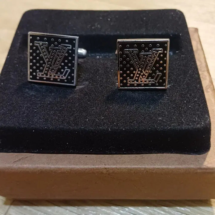 [BUNJANG] Louis Vuitton Monogram Cufflinks / 루이비통 LV 모노그램 커프스링크 무료배송