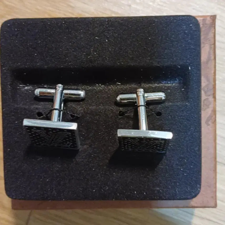 [BUNJANG] Louis Vuitton Monogram Cufflinks / 루이비통 LV 모노그램 커프스링크 무료배송