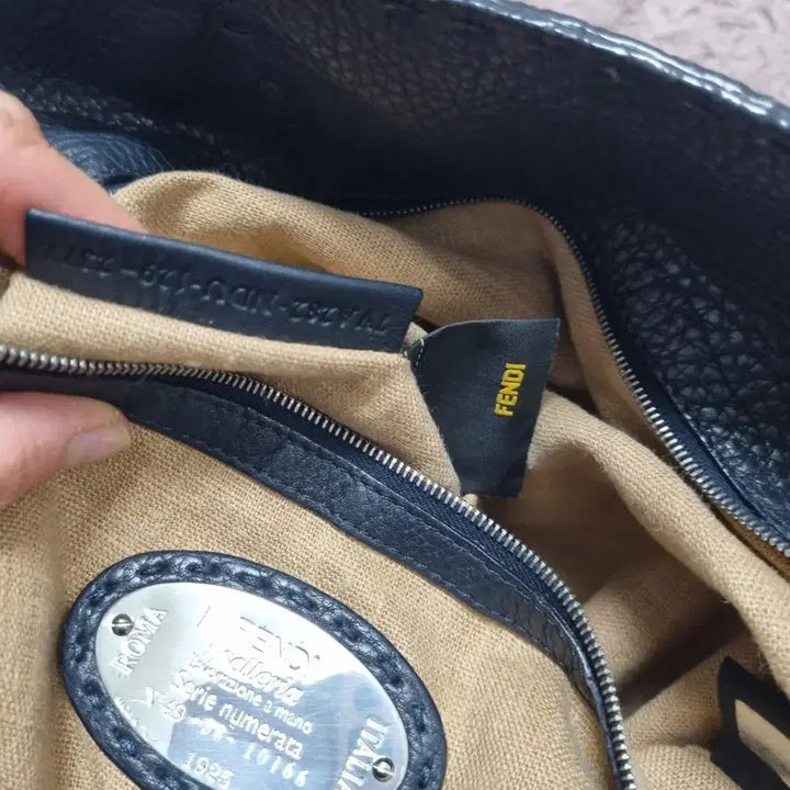 [BUNJANG] Fendi Selleria Black Leather Tote Bag / 펜디 가죽 셀러리아 블랙 토트백