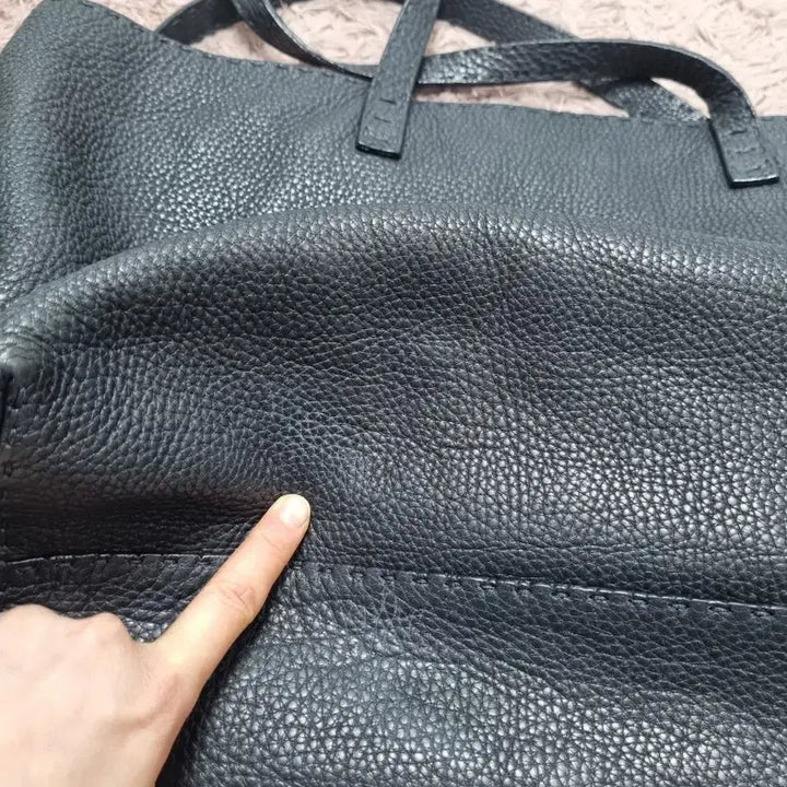 [BUNJANG] Fendi Selleria Black Leather Tote Bag / 펜디 가죽 셀러리아 블랙 토트백