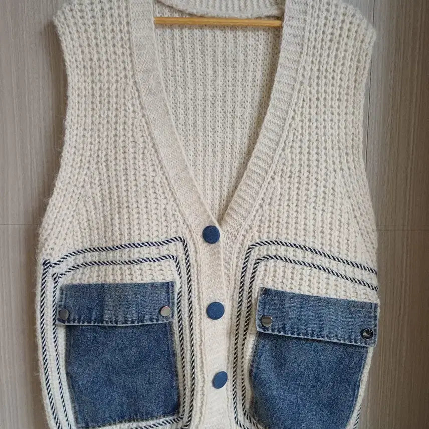 [BUNJANG] Ivory Knit Vest with Denim Pockets / 아이보리 털니트 데님 포켓 조끼