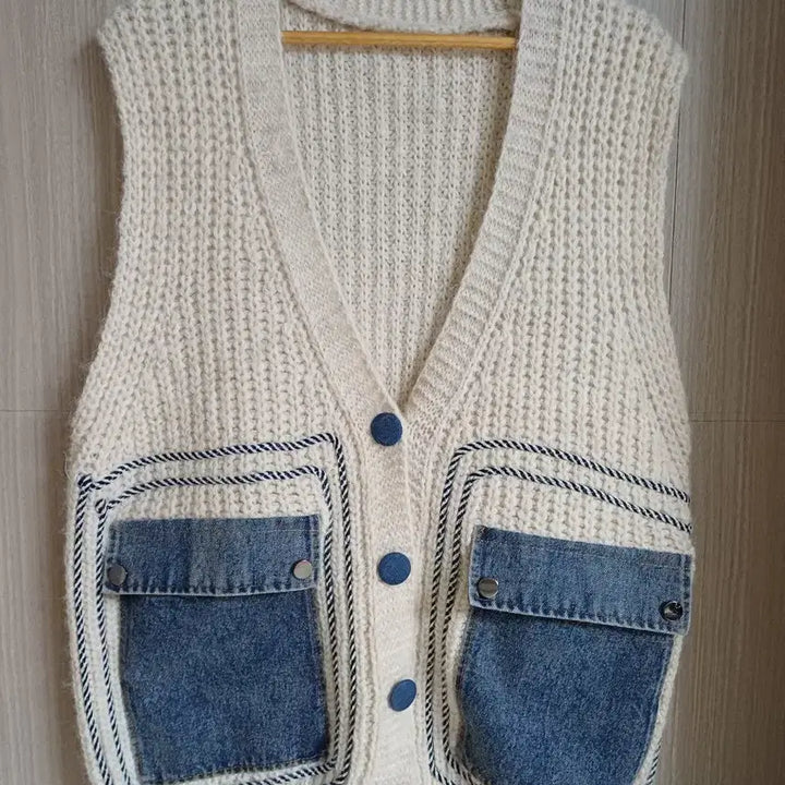 [BUNJANG] Ivory Knit Vest with Denim Pockets / 아이보리 털니트 데님 포켓 조끼