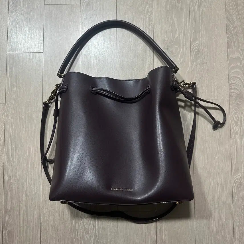[BUNJANG] Charles & Keith Bucket Bag / 찰스앤키스 버킷백