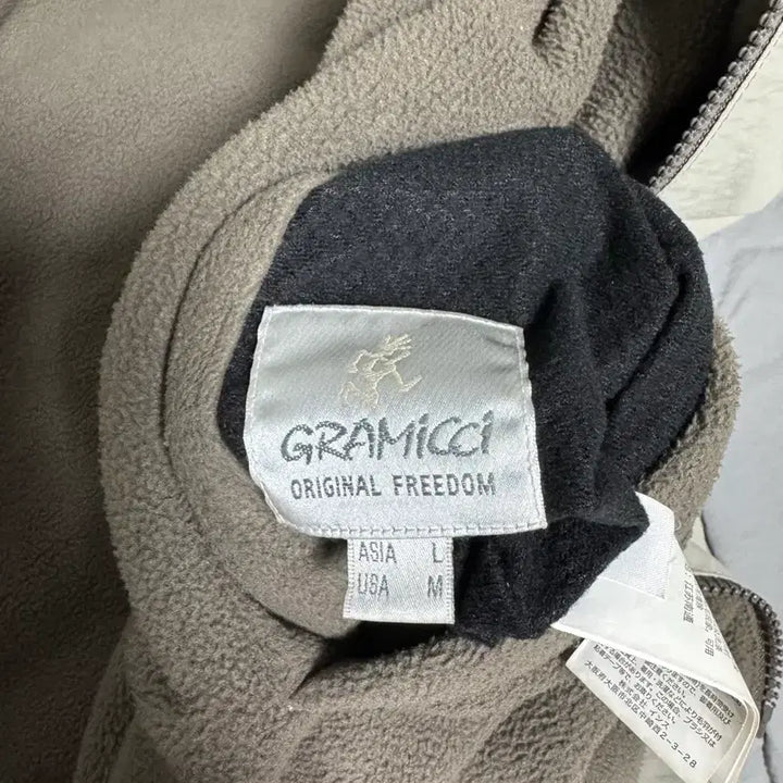 [SOLD OUT] (L)그라미치 리버시블 플리스 베스트 타우페