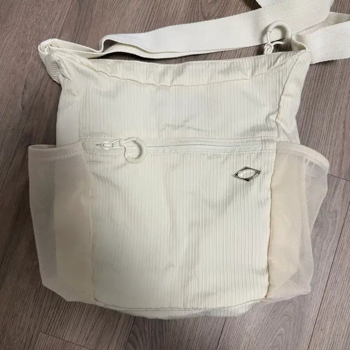 [BUNJANG] Mischief Mesh Cross Bag Ivory / 미스치프 매쉬 크로스백 아이보리