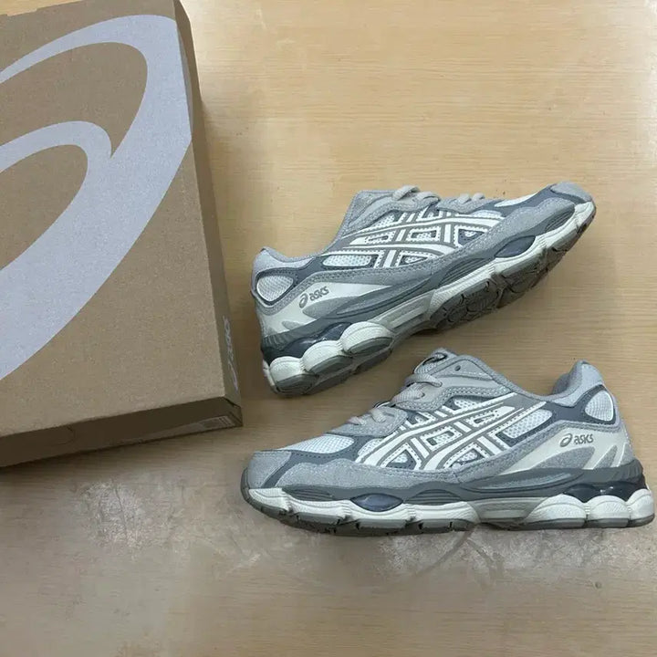 [BUNJANG] Asics Gel NYC Cream Oyster Grey Sneakers / (새상품) 230사이즈 아식스 젤 NYC 크림 오이스터 그레이 정품