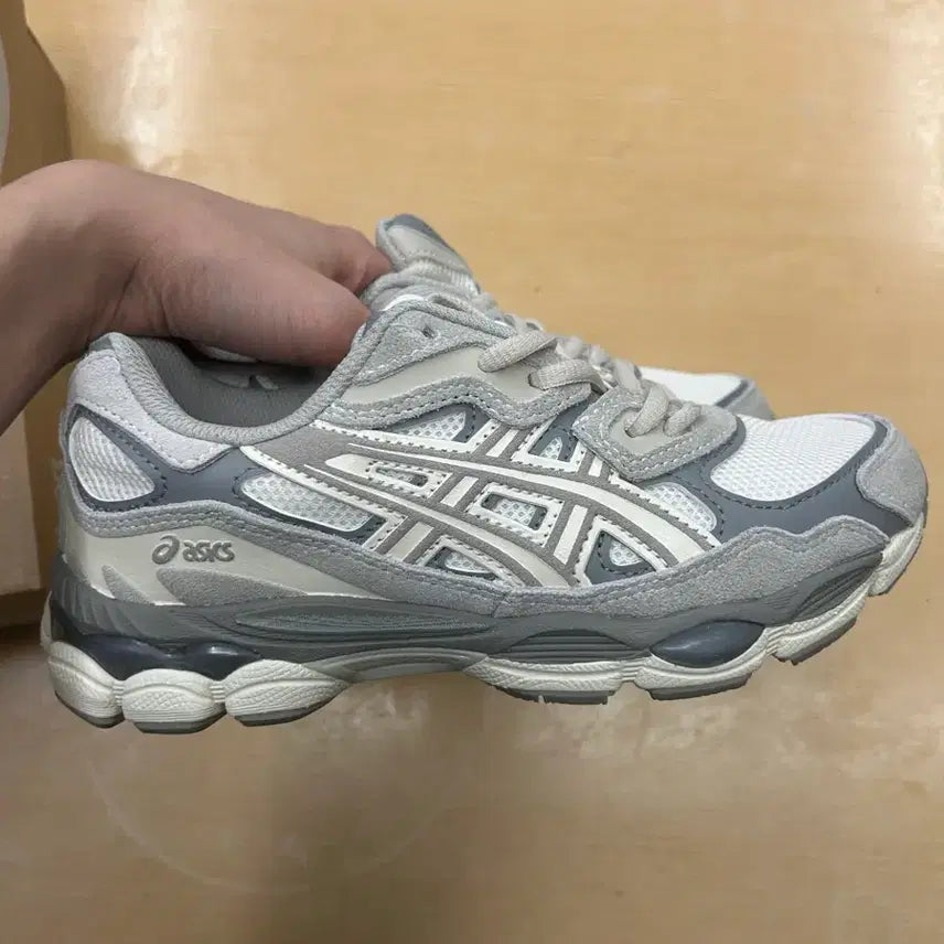 [BUNJANG] Asics Gel NYC Cream Oyster Grey Sneakers / (새상품) 230사이즈 아식스 젤 NYC 크림 오이스터 그레이 정품