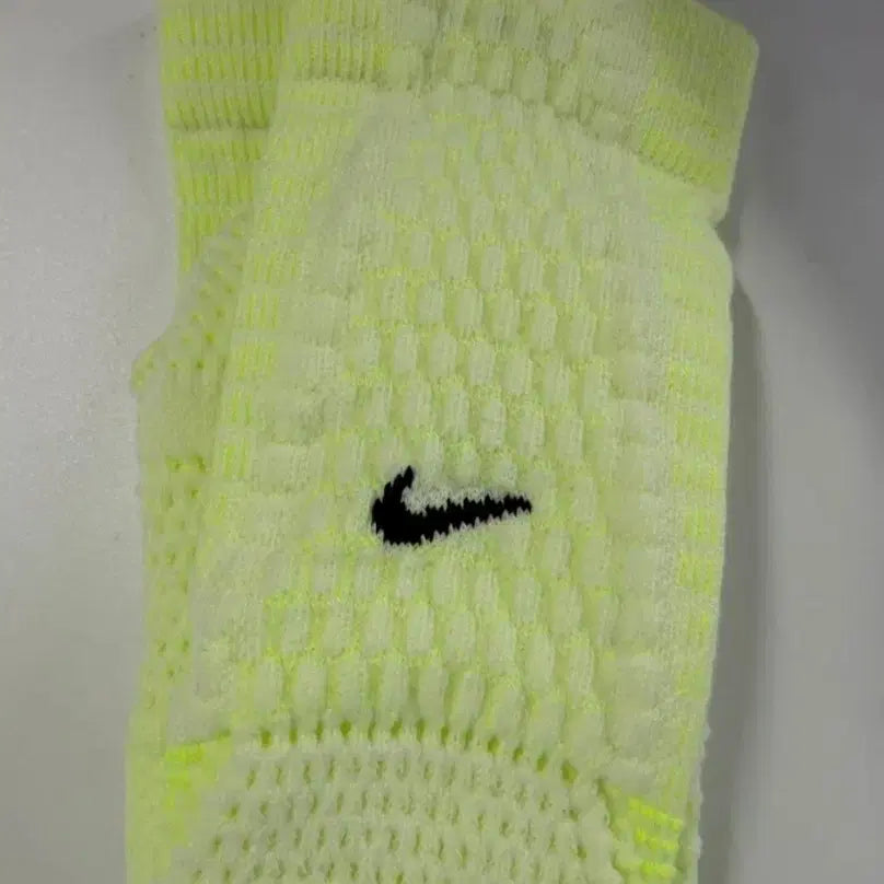 [BUNJANG] Nike Unicorn Socks Volt (Size M) / 나이키 유니콘 양말 형광 볼트 M사이즈