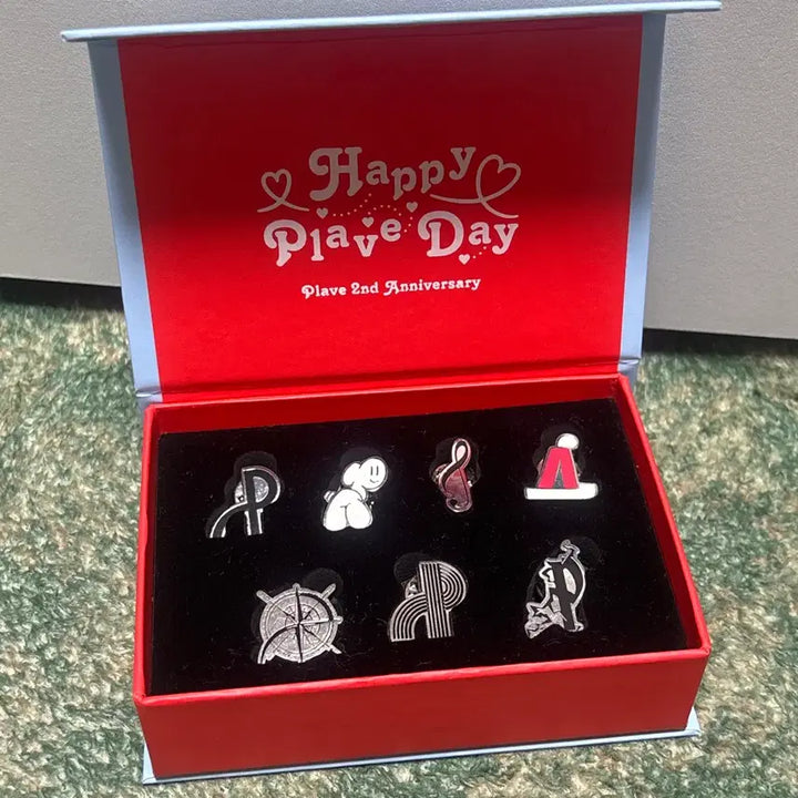 [BUNJANG] PLAVE 2nd Anniversary Badge / 플레이브 2주년 뱃지