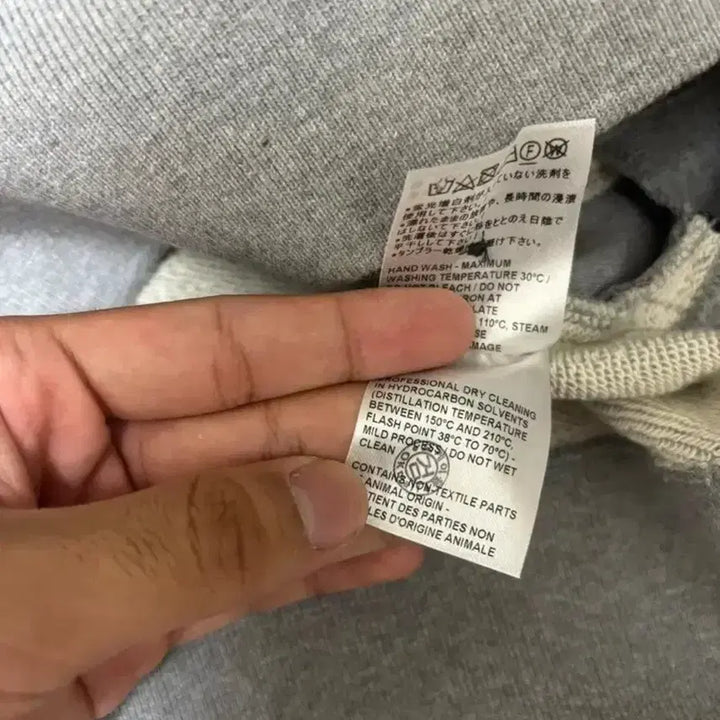 [BUNJANG] Thom Browne Gray Armband Sweatshirt (New) / [2/새상품급] 톰브라운 그레이 사선완장 맨투맨 새상품급 신형