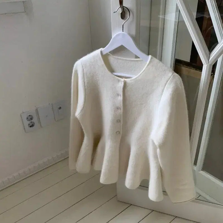[BUNJANG] Raccoon 100% Flare Knit Cardigan / 라쿤 100 플레어 니트 가디건