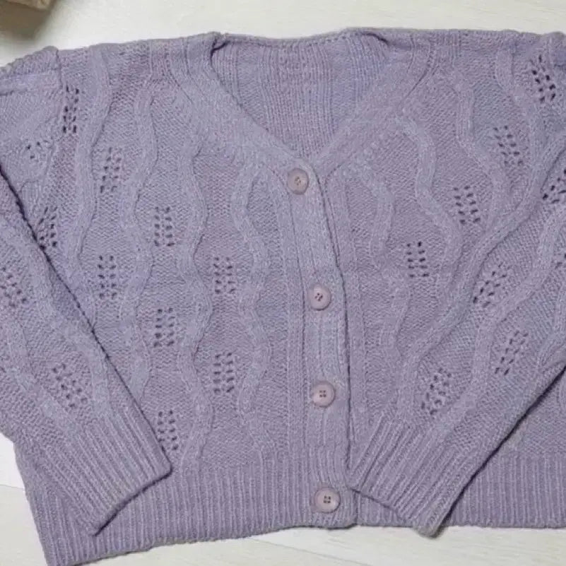 [BUNJANG] V-Neck Knit Cardigan / 새상품 연보라 브이넥 니트 가디건