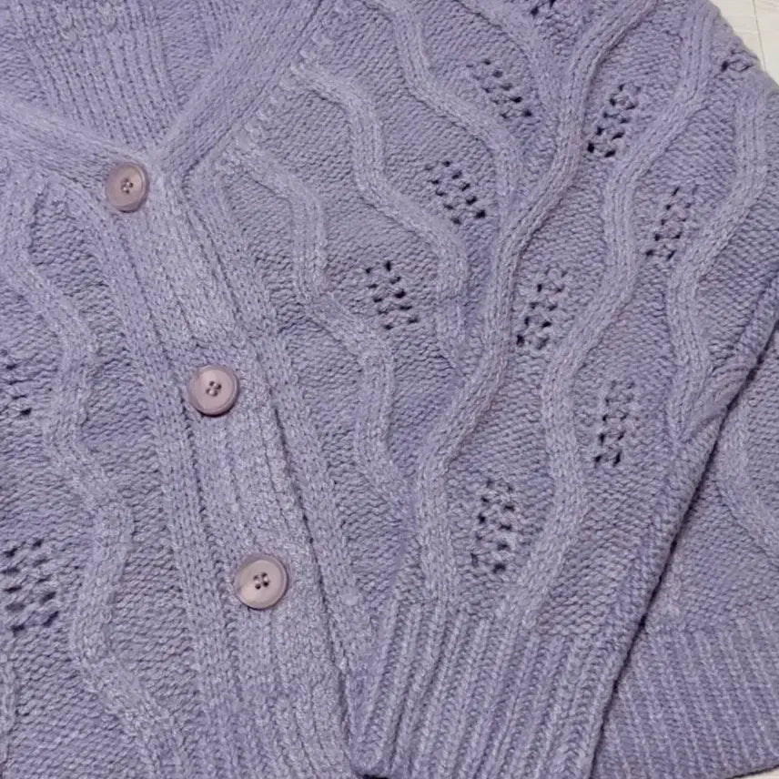 [BUNJANG] V-Neck Knit Cardigan / 새상품 연보라 브이넥 니트 가디건