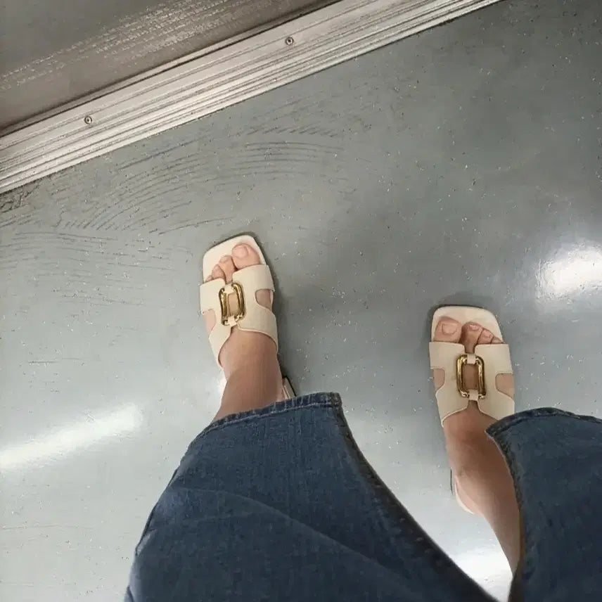 [BUNJANG] Ivory Mules / 아이보리 금장 장식 뮬 슬리퍼/브랜드