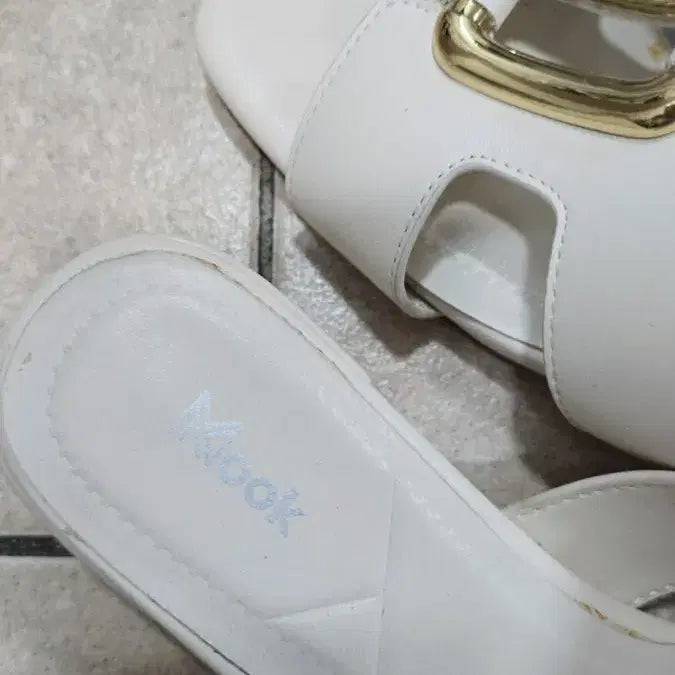 [BUNJANG] Ivory Mules / 아이보리 금장 장식 뮬 슬리퍼/브랜드