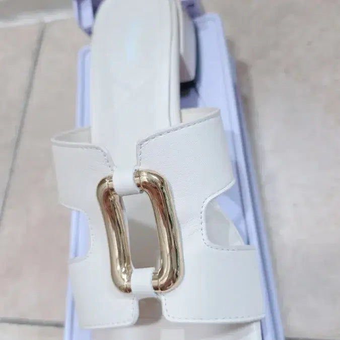 [BUNJANG] Ivory Mules / 아이보리 금장 장식 뮬 슬리퍼/브랜드