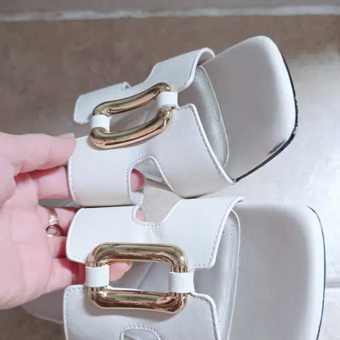 [BUNJANG] Ivory Mules / 아이보리 금장 장식 뮬 슬리퍼/브랜드