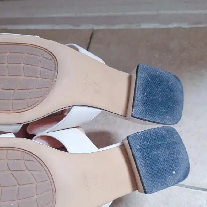 [BUNJANG] Ivory Mules / 아이보리 금장 장식 뮬 슬리퍼/브랜드