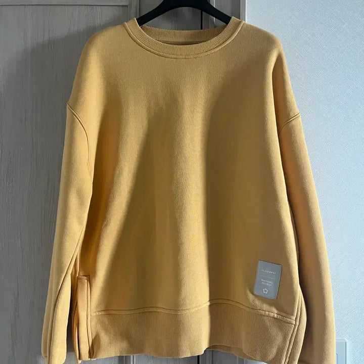 [BUNJANG] Mula Wear Yellow Sweatshirt / 뮬라웨어 맨투맨 티셔츠 옐로우