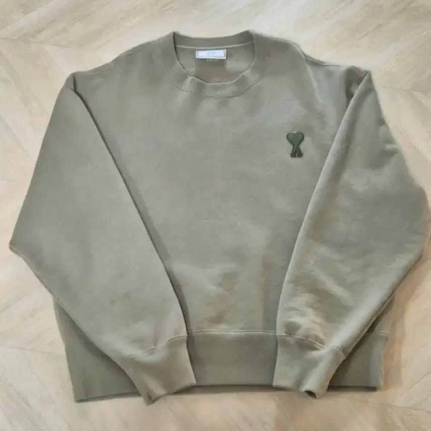 [BUNJANG] Ami Small Heart Logo Sweatshirt Olive Green / 정품 아미 스몰 하트 로고 맨투맨 올리브 그린