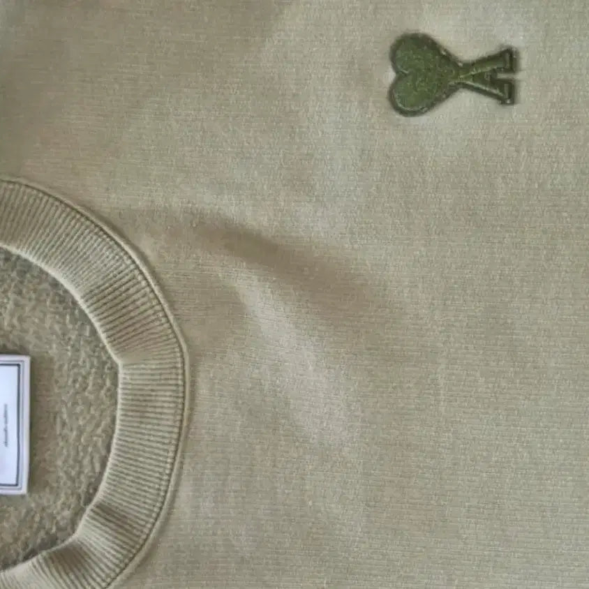 [BUNJANG] Ami Small Heart Logo Sweatshirt Olive Green / 정품 아미 스몰 하트 로고 맨투맨 올리브 그린